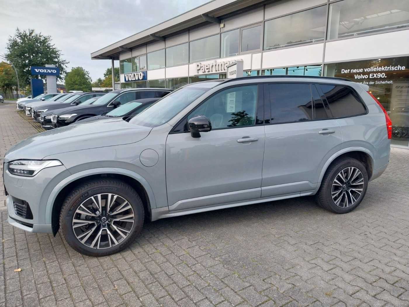Volvo  Plus Dark Recharge Plug-In Hybrid AWD