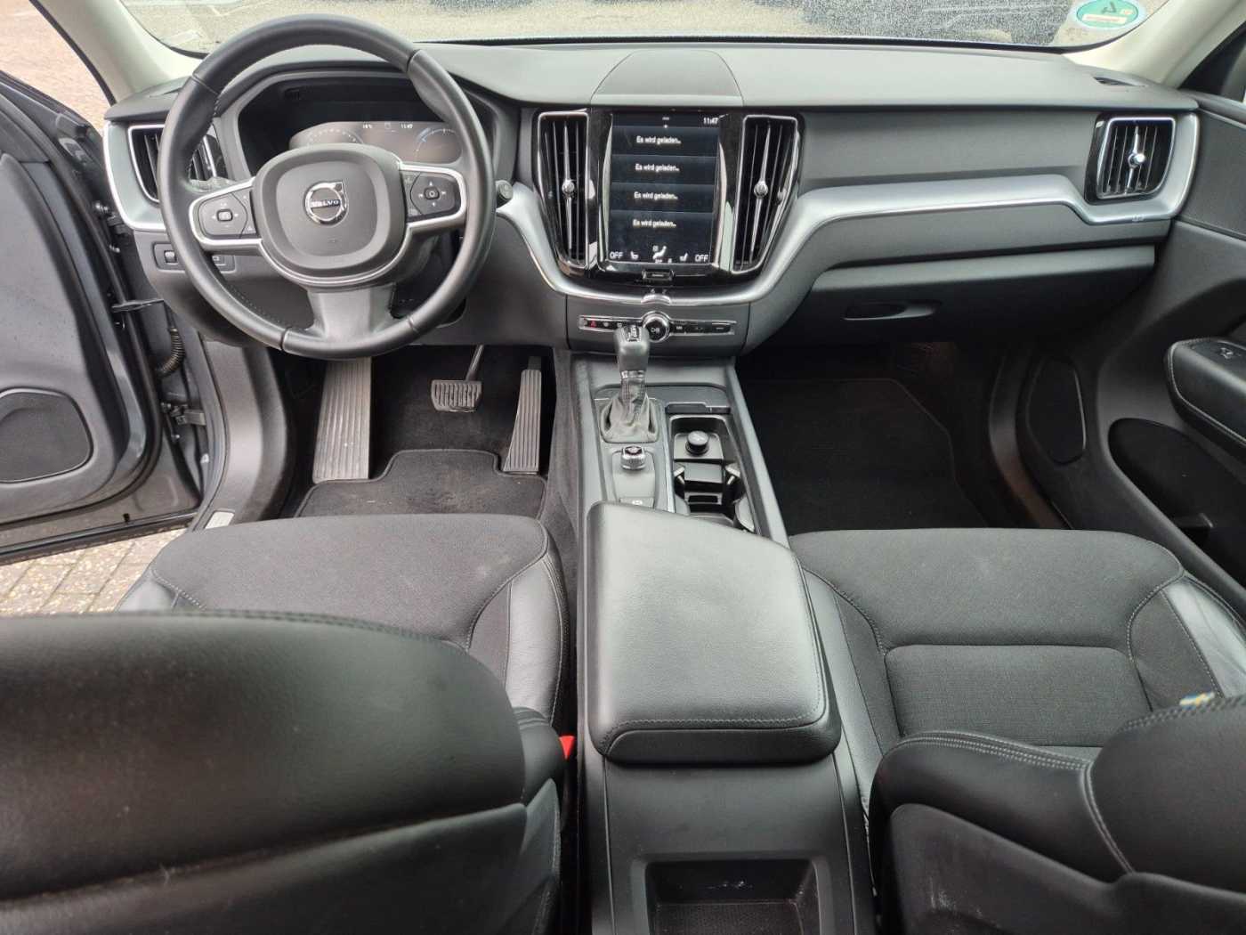 Volvo  Momentum 2WD