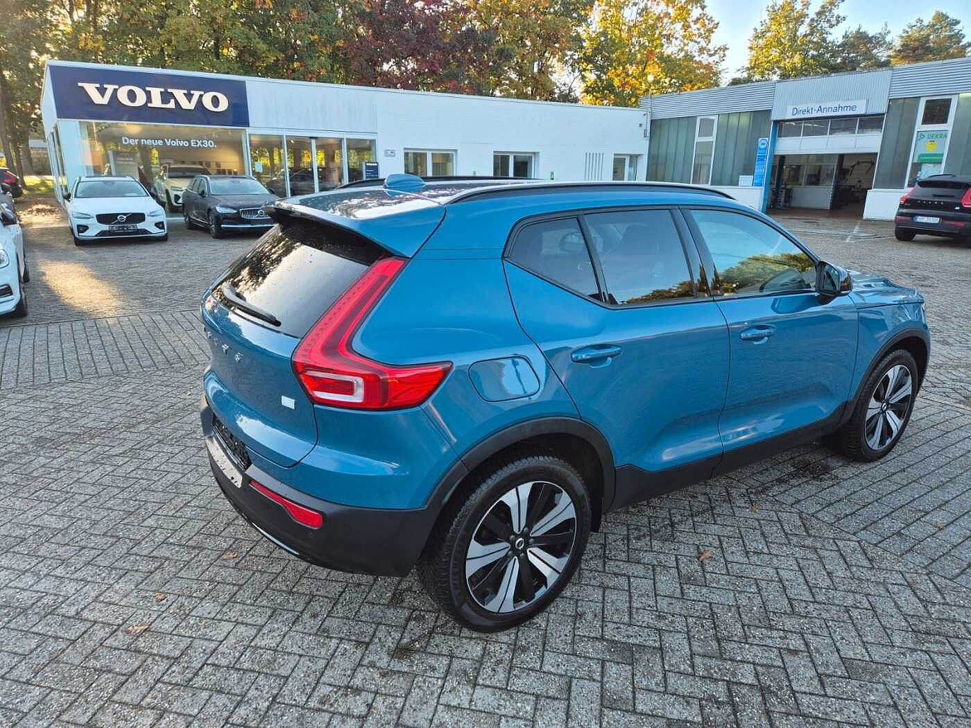 Volvo  Plus Dark Recharge Plug-In Hybrid 2WD