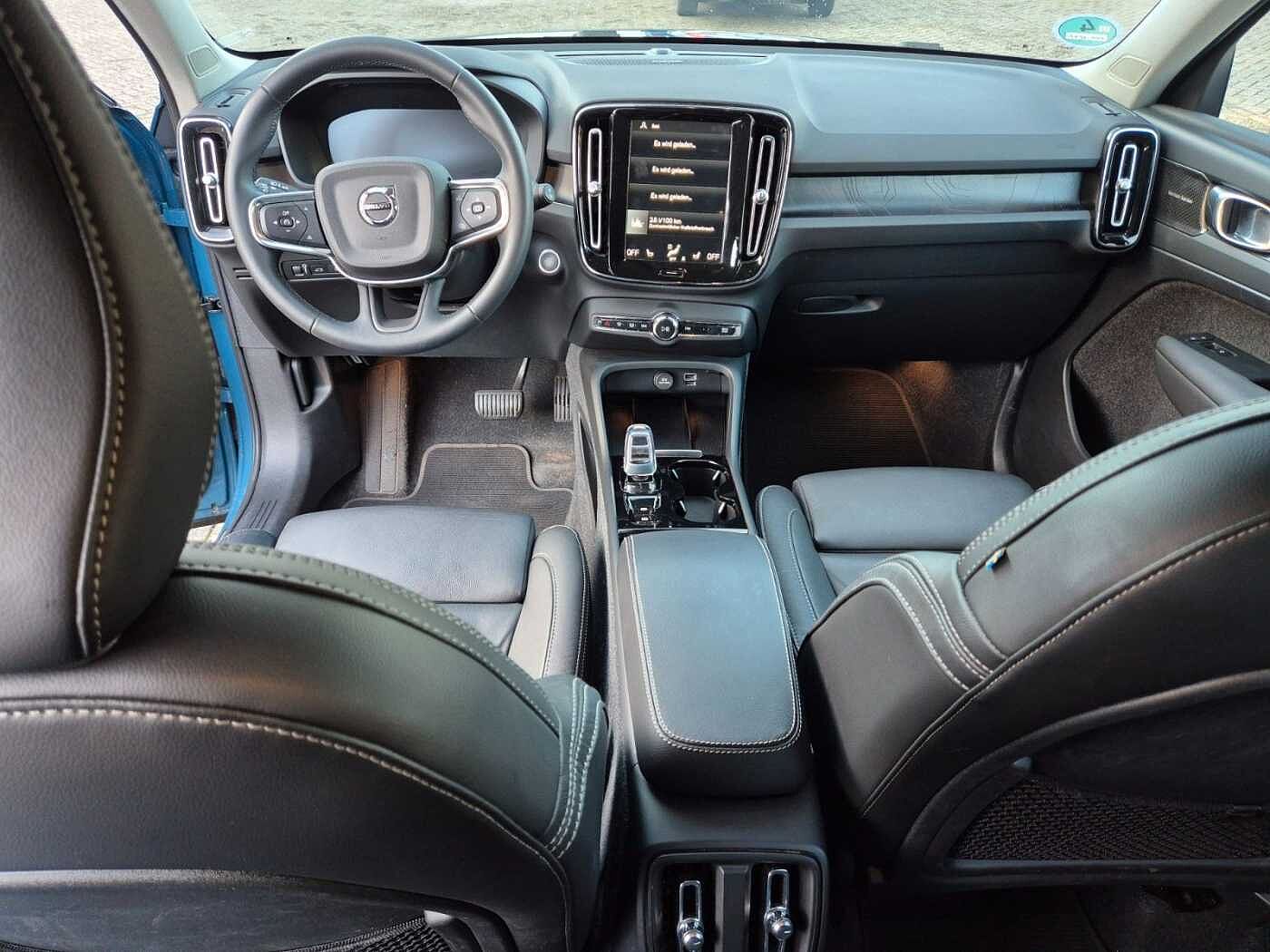 Volvo  Plus Dark Recharge Plug-In Hybrid 2WD