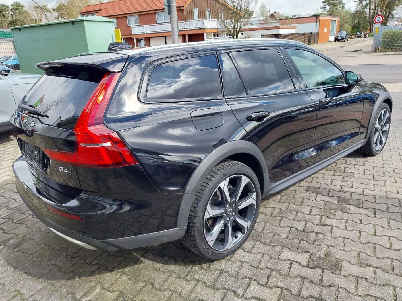 Volvo  B4 Cross Country Plus AWD Pano. AHK