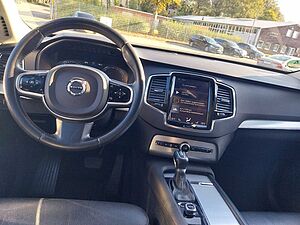 Volvo  D5 Momentum AWD LED, AHK, Navi,