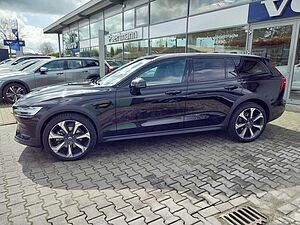 Volvo  B4 Cross Country Plus AWD Pano. AHK