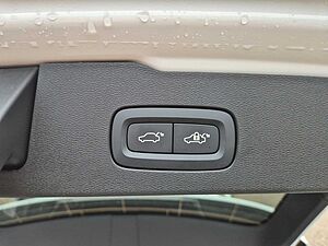 Volvo  B4  Ultra Dark