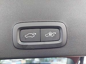 Volvo  B4 Plus Dark 2WD