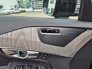 Volvo  Ultra Dark T8 Recharge Plug-In Hybrid AWD
