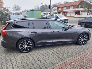 Volvo  Kombi Plus Dark Recharge Plug-In Hybrid AWD