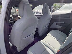 Volvo  Ultra AWD Performance Pure Electric
