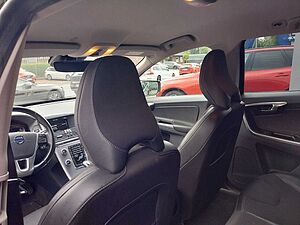 Volvo  Momentum 2WD