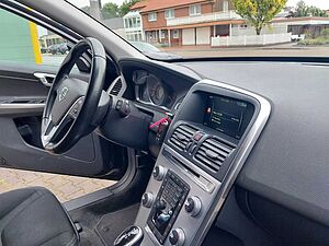 Volvo  Momentum 2WD