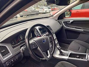 Volvo  Momentum 2WD
