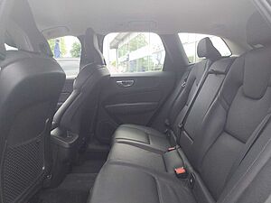 Volvo  B4 Momentum Pro 2WD