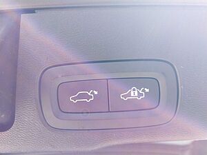 Volvo  Ultimate Dark Recharge Plug-In Hybrid AWD