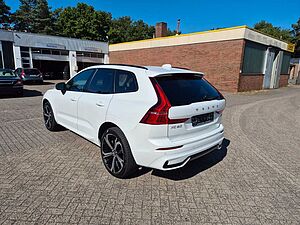 Volvo  Ultimate Dark AWD B4