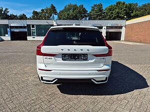 Volvo  Ultimate Dark AWD B4