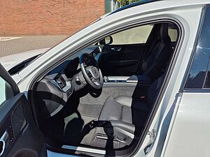 Volvo  Ultimate Dark AWD B4