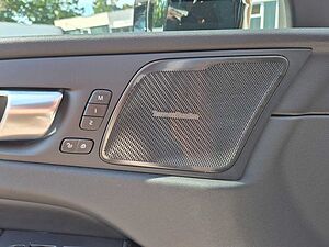 Volvo  Ultimate Dark AWD B4