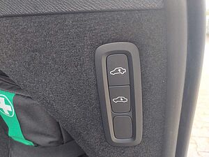 Volvo  T8 Ultra Dark Plug-In Hybrid AWD B&W Sound