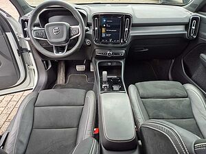 Volvo  R-Design  D4 AWD
