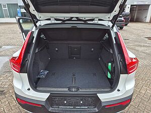 Volvo  R-Design  D4 AWD