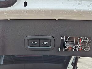 Volvo  R-Design  D4 AWD