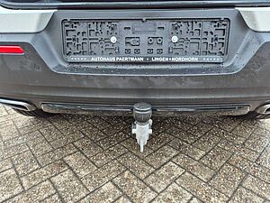 Volvo  R-Design  D4 AWD