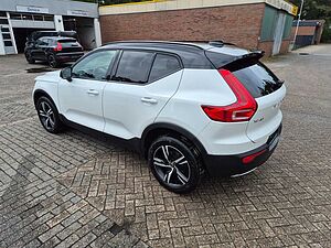Volvo  R-Design  D4 AWD