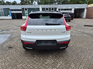 Volvo  R-Design  D4 AWD