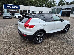 Volvo  R-Design  D4 AWD