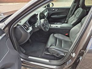 Volvo  Plus Dark Recharge Plug-In Hybrid AWD