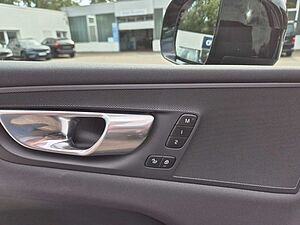 Volvo  Plus Dark Recharge Plug-In Hybrid AWD
