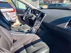 Volvo  D4 Momentum 2WD