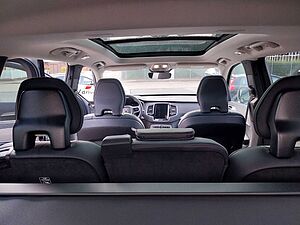 Volvo  Plus Dark Recharge Plug-In Hybrid AWD