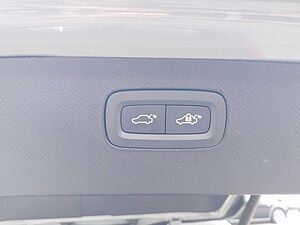 Volvo  Plus Dark Recharge Plug-In Hybrid AWD