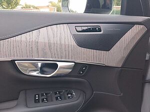 Volvo  Plus Dark Recharge Plug-In Hybrid AWD