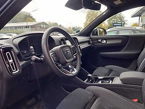 Volvo  B4 Ultra Black Edition 2WD