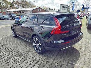 Volvo  B4 Cross Country Plus AWD Pano. AHK