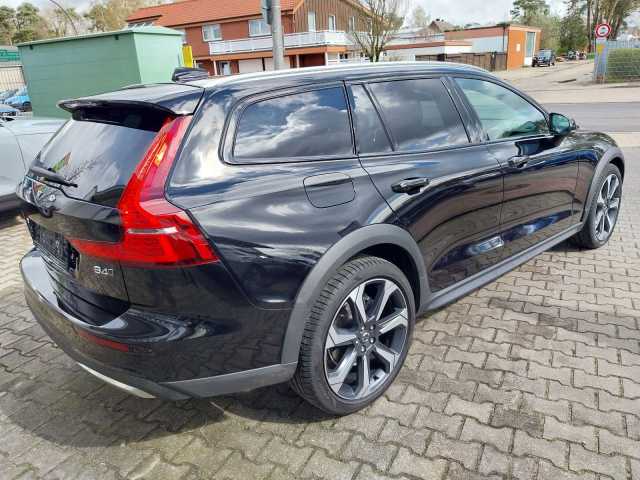 Volvo  B4 Cross Country Plus AWD Pano. AHK