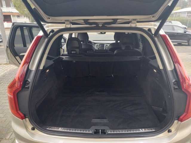 Volvo  D5 Momentum AWD LED, AHK, Navi,