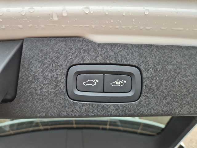 Volvo  B4  Ultra Dark