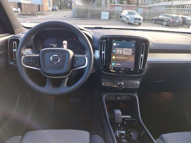 Volvo  B4 Plus Dark 2WD