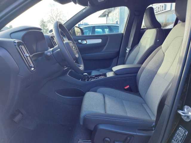 Volvo  B4 Plus Dark 2WD
