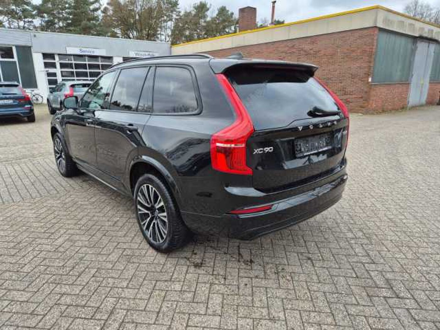 Volvo  Ultra Dark T8 Recharge Plug-In Hybrid AWD