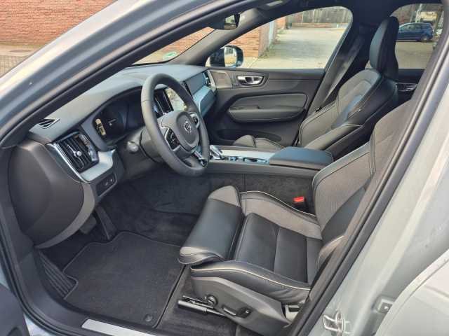 Volvo  Plus Dark T6 Recharge Plug-In HybridAWD