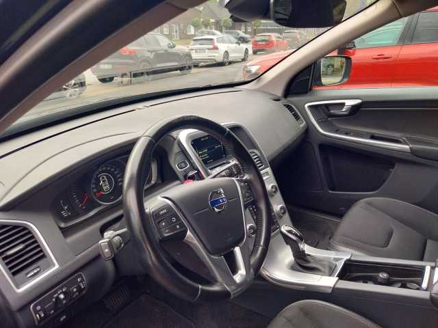 Volvo  Momentum 2WD