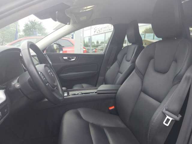 Volvo  B4 Momentum Pro 2WD