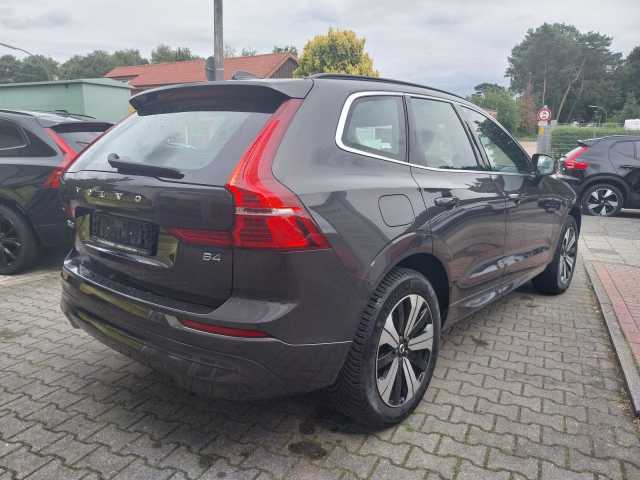 Volvo  B4 Momentum Pro 2WD