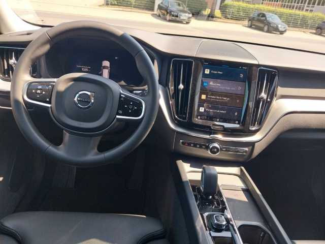 Volvo  B4 Plus Dark 2WD