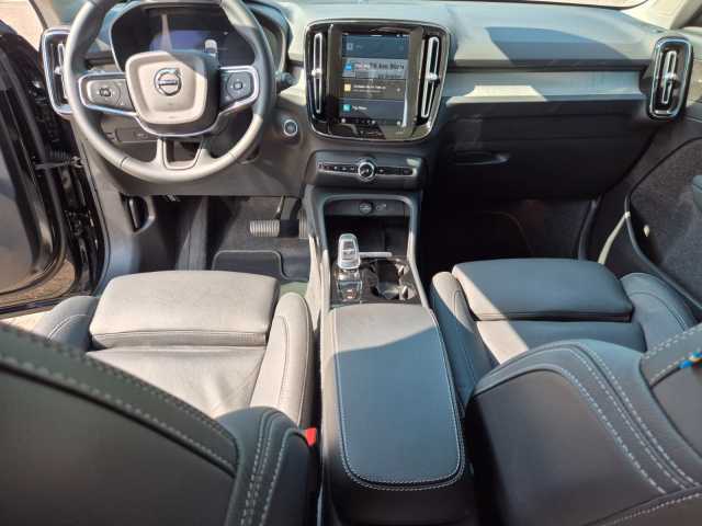 Volvo  Plus Dark 2WD B3