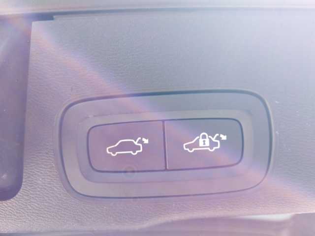 Volvo  Ultimate Dark Recharge Plug-In Hybrid AWD